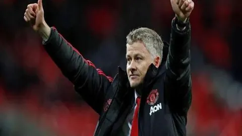 “三强争霸抢前四，国容失误致胜场缩小”